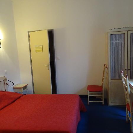 Hotel Restaurant Du Commerce La Gouesnière Zewnętrze zdjęcie