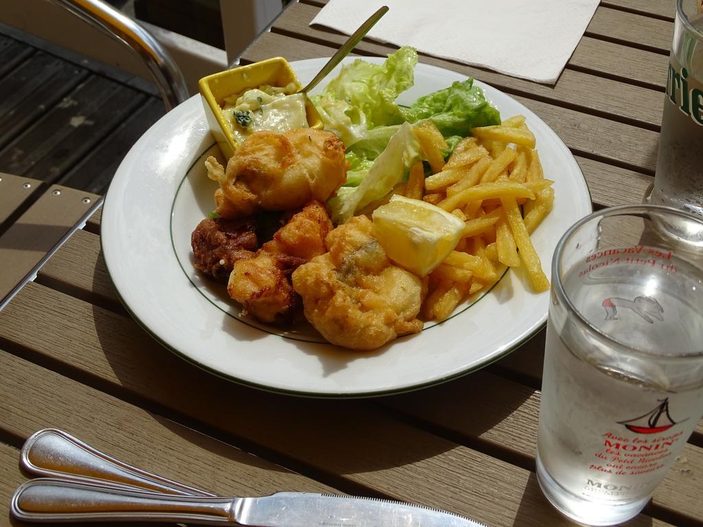 Hotel Restaurant Du Commerce La Gouesnière Zewnętrze zdjęcie