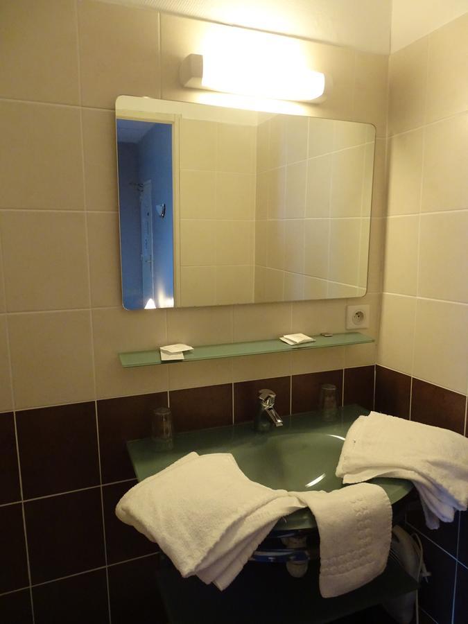 Hotel Restaurant Du Commerce La Gouesnière Zewnętrze zdjęcie