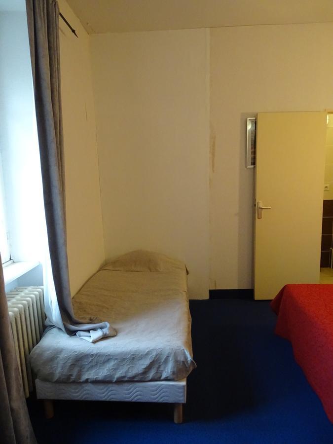 Hotel Restaurant Du Commerce La Gouesnière Zewnętrze zdjęcie