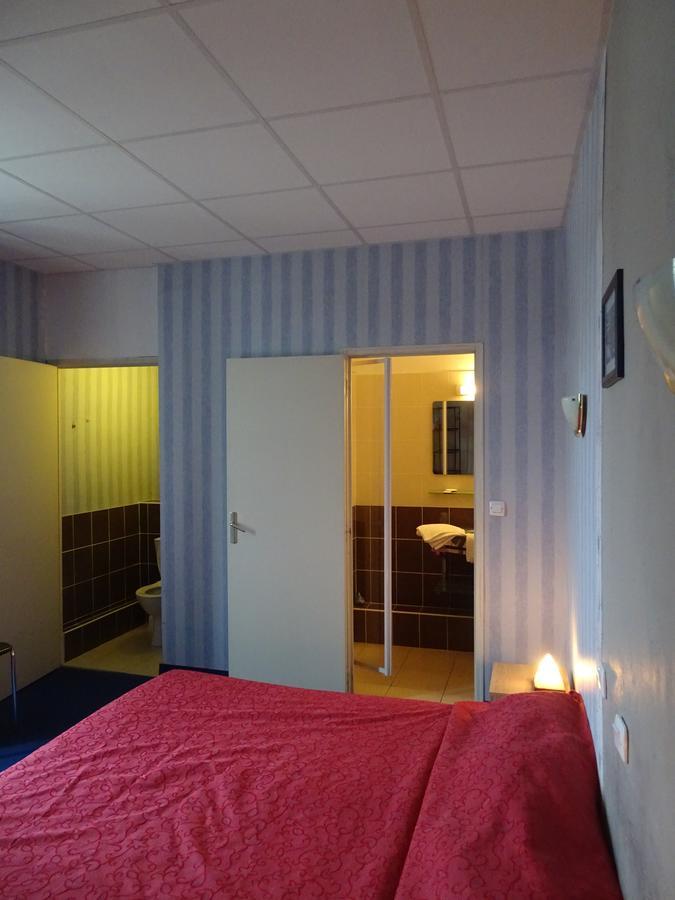 Hotel Restaurant Du Commerce La Gouesnière Zewnętrze zdjęcie
