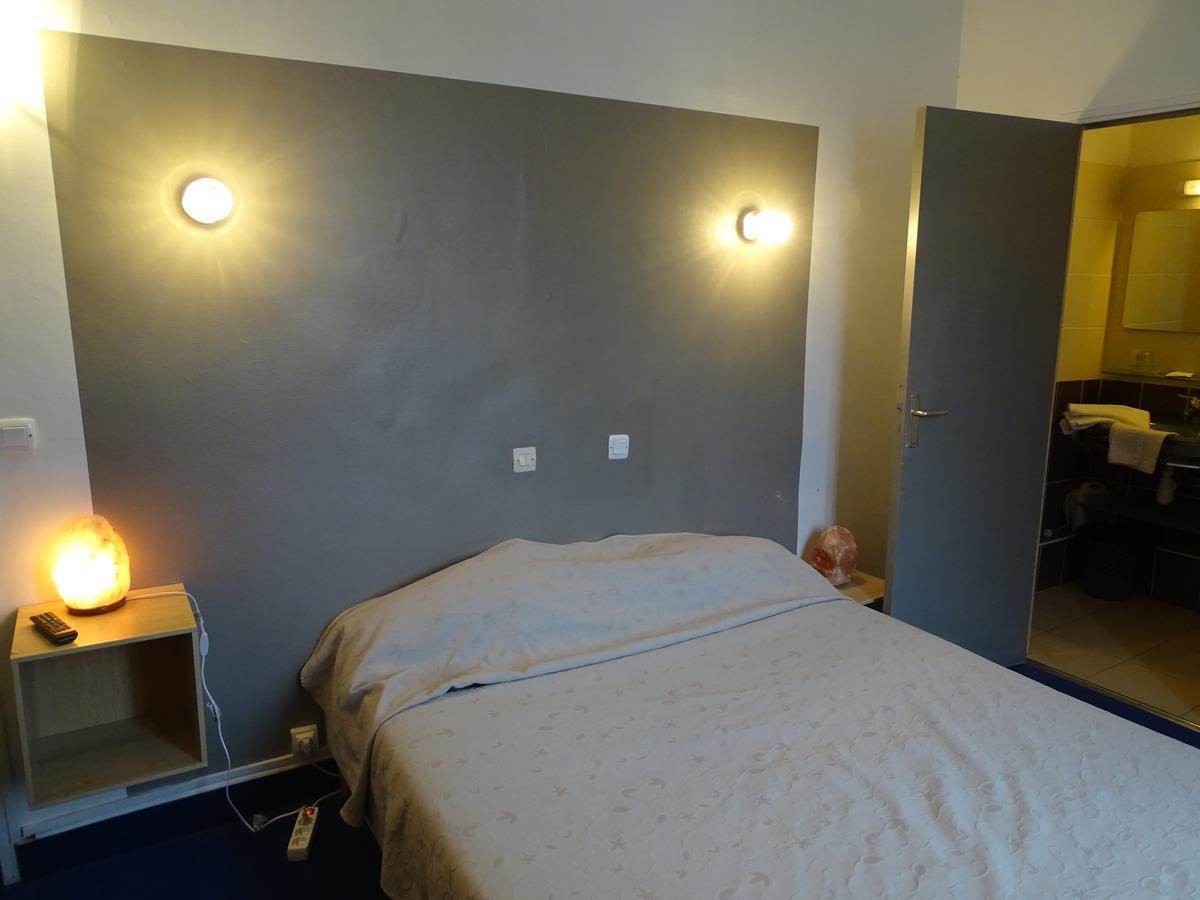 Hotel Restaurant Du Commerce La Gouesnière Zewnętrze zdjęcie